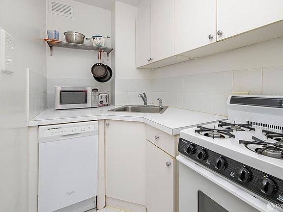 5th image of 35 E 38th St APT 8E