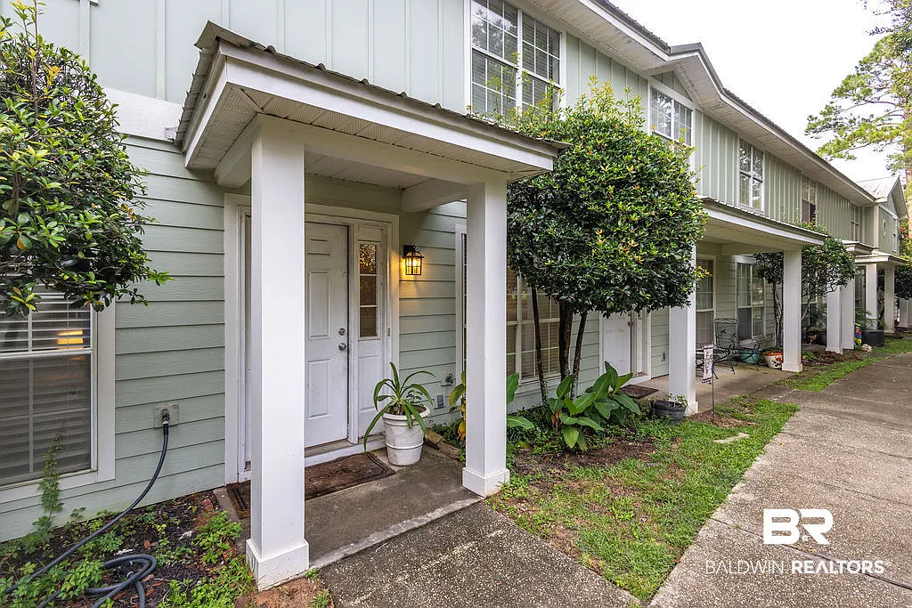2 bed, 1.5 bath, 1024 sqft, $1,700 — Photo 1