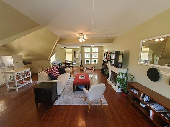 2nd image of 505 Belknap Pl #A