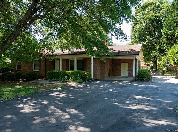 2nd image of 2418 Abby Ave