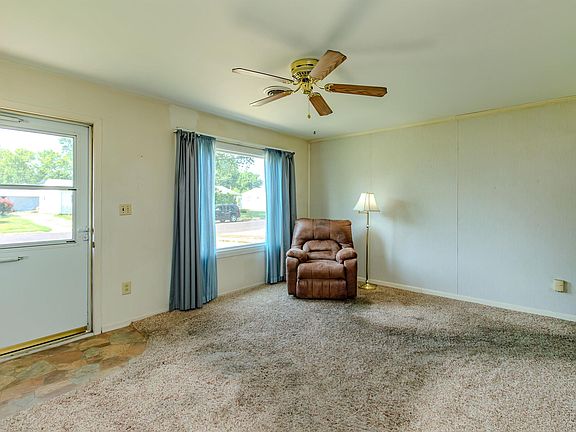 4th image of 16 Hialeah Dr