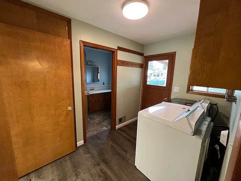 266 NW Douglas St — Photo 9