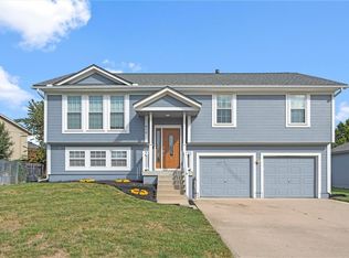 810 Tabitha Ln, Greenwood, MO 64034