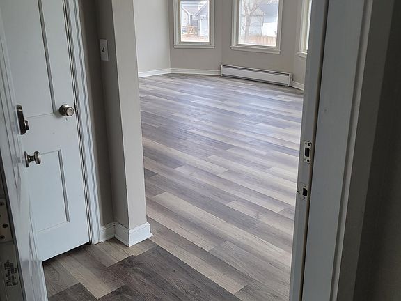 3rd image of 133 Winifred St W Floor 2