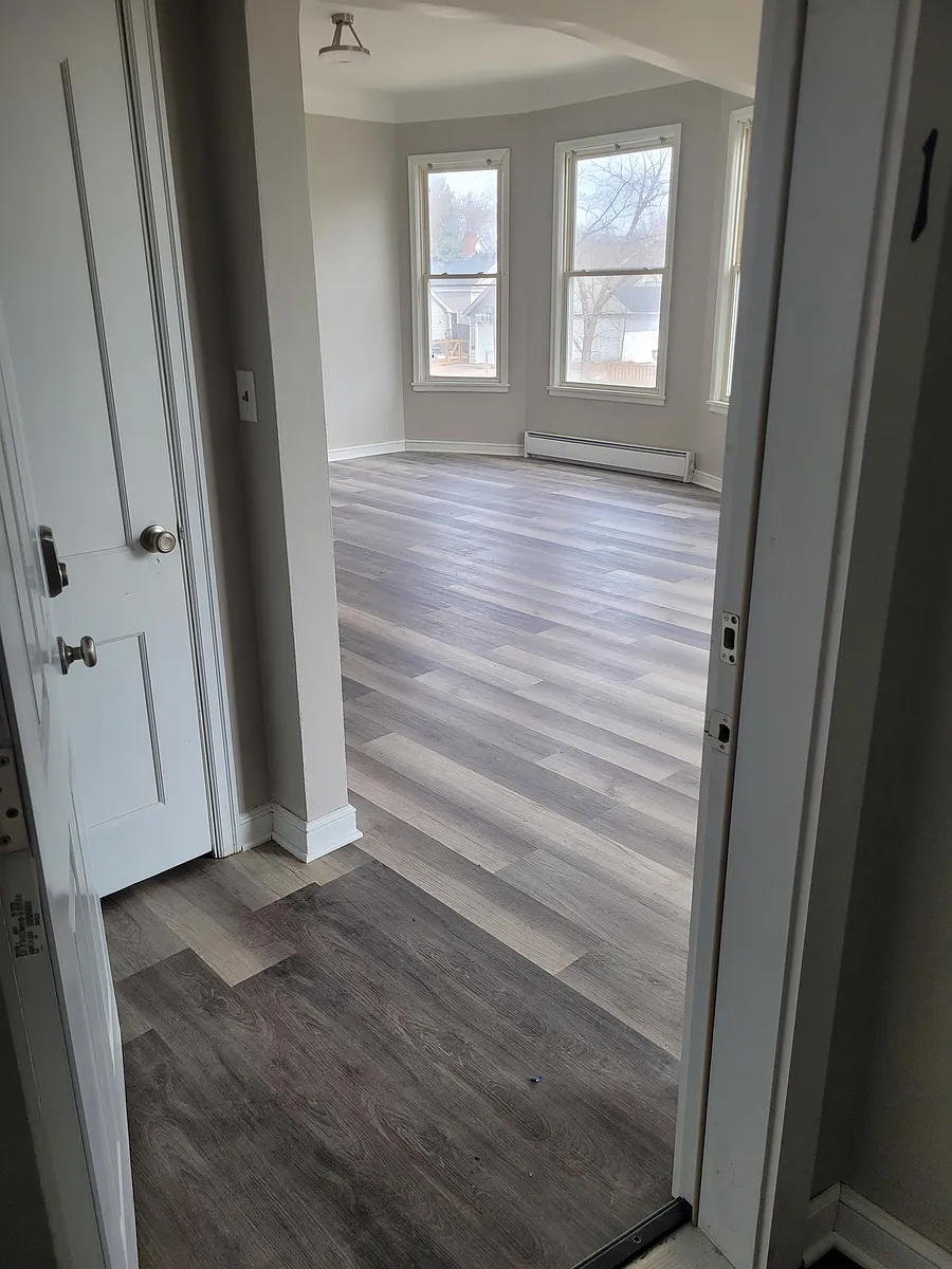 Building Photo - 133 Winifred St W #2