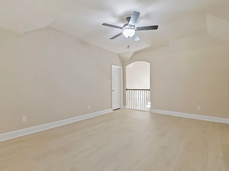 237 Frontier Dr — Photo 1