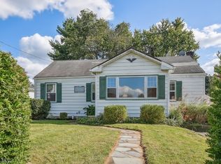 12 Valley View Ter, Washington, NJ 07882