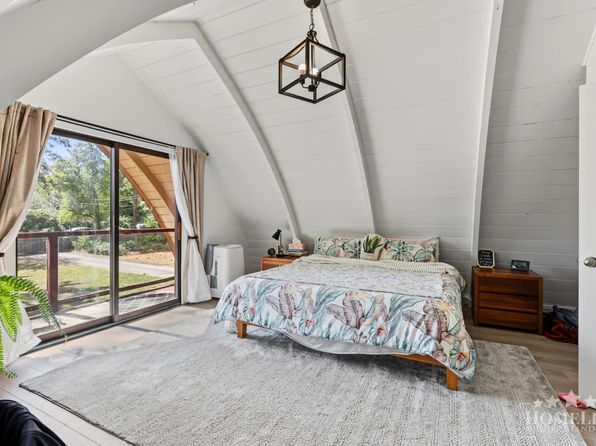 3 bedroom rental in Surrey — photo 16