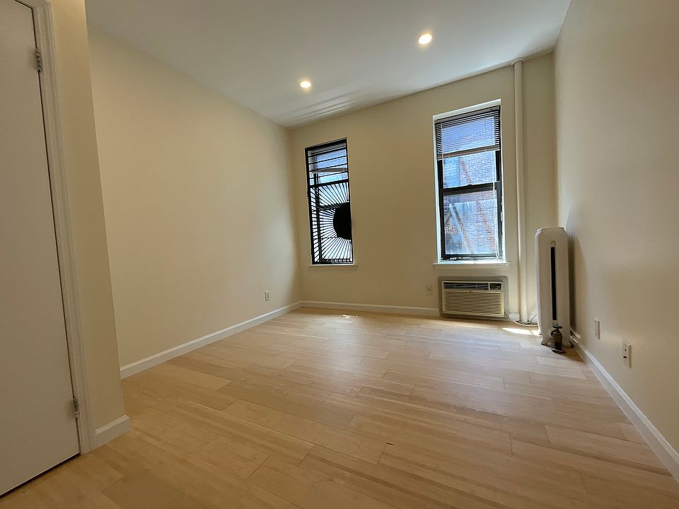 1st image of 562 W 189th St #33