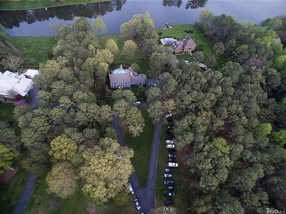 3rd image of 15022 Three Oaks Ct