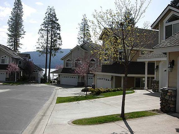 Lakeside Villas