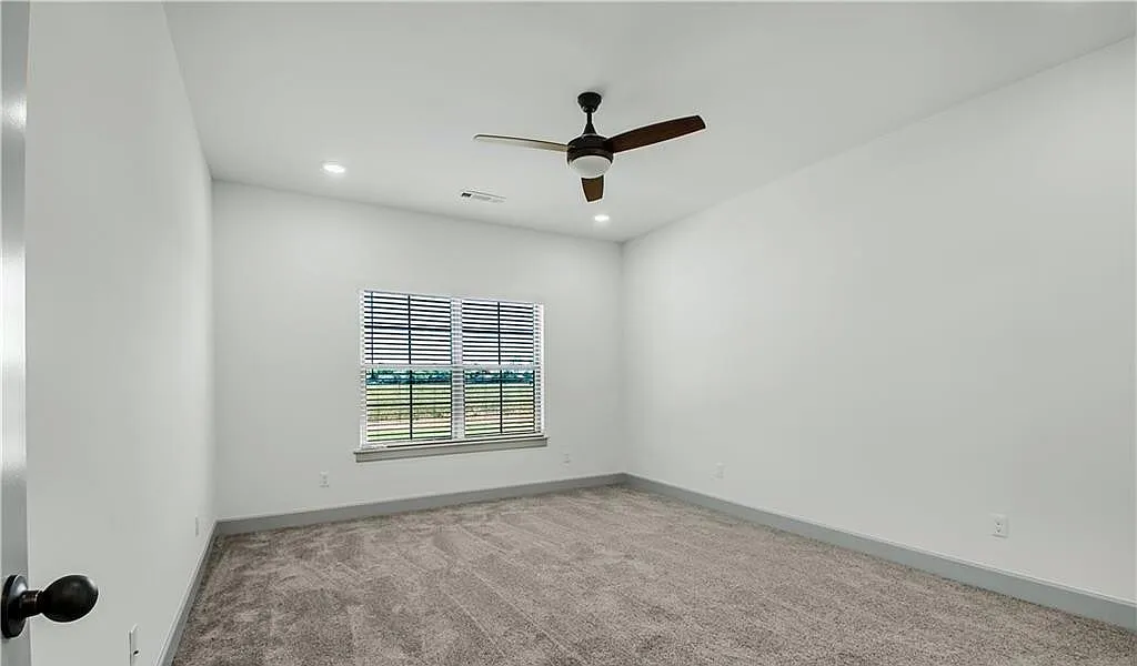 1000 Tracey Ln - 1 — Photo 2