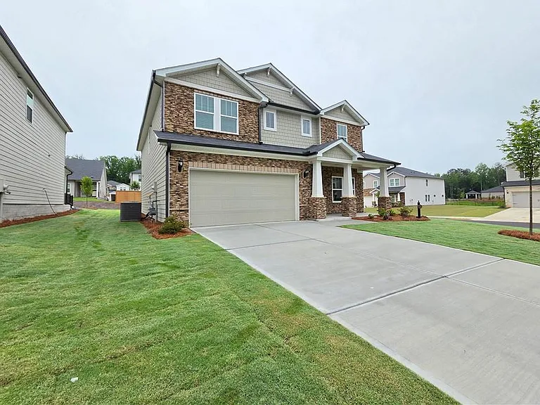 3158 Sweet Red Cir — Photo 2