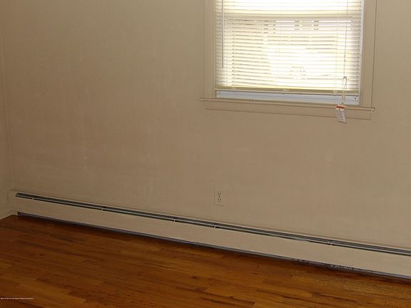 3rd image of 8 Concord Ln