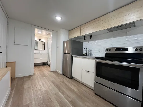 2136 Franklin St, Vancouver, BC V5L 1R5