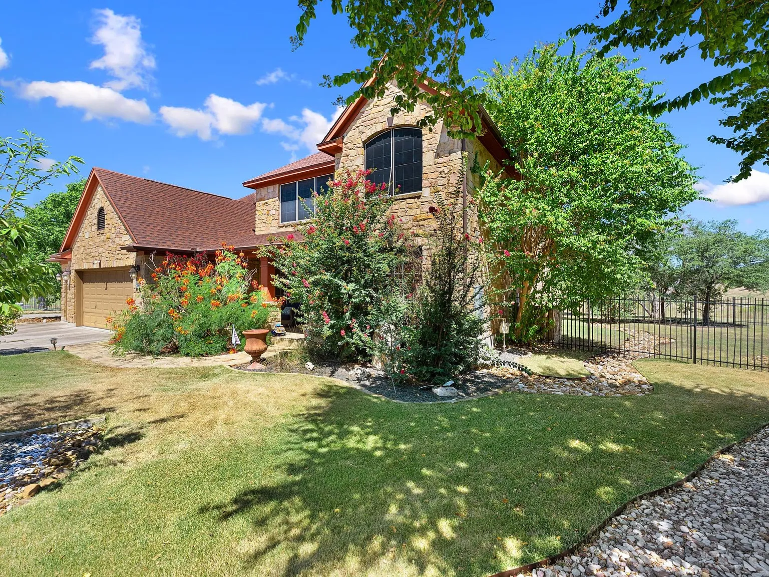 6 bed, 4.0 bath, 3288 sqft, $4,390 — Photo 3