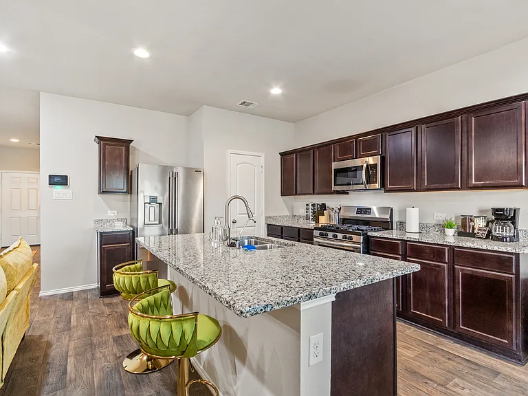 2431 Sutton Hollow Ct — Photo 5