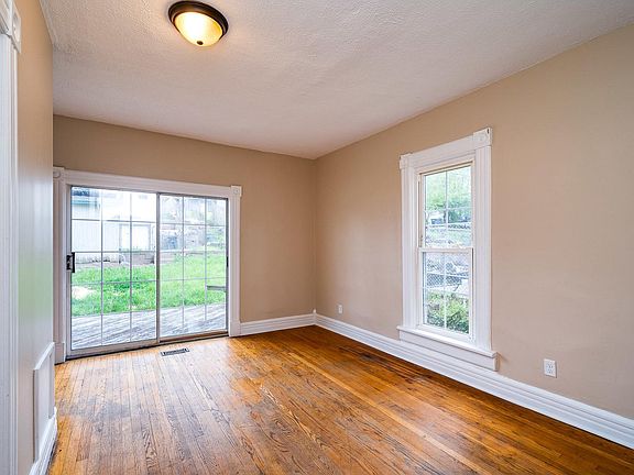 4th image of 1106 Phillips Ave