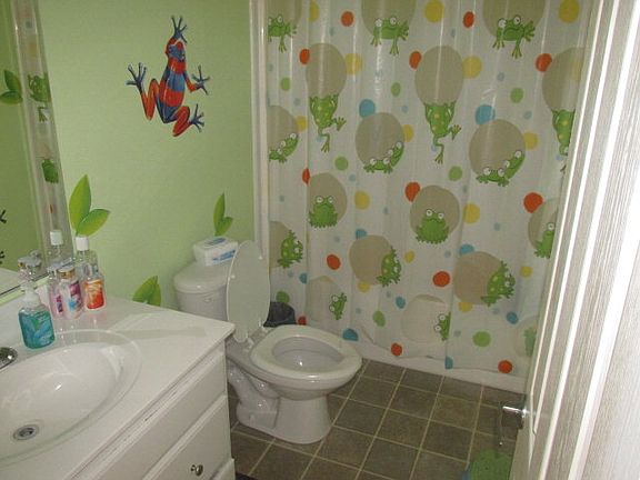 4th image of 182 Canterbury Ln