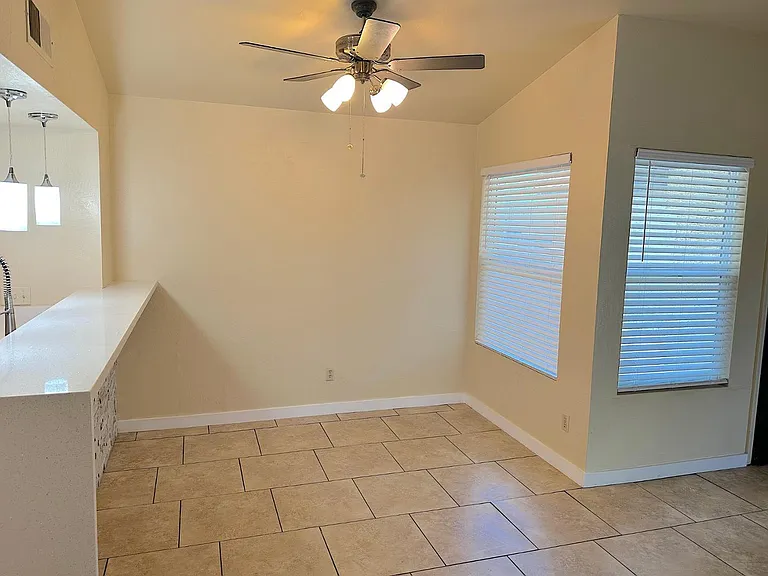 2208 E Farmdale Ave — Photo 10