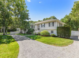 27 Meeting House Rd, Westhampton Beach, NY 11978