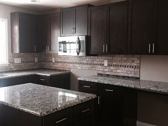 2nd image of 815 Old Castle Dr