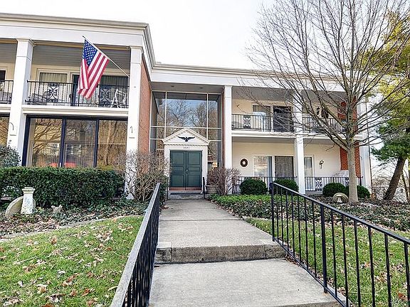 2nd image of 3371 Southdale Dr APT 3