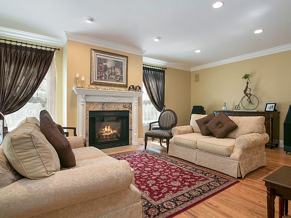 8 East Bearhouse Hill Road