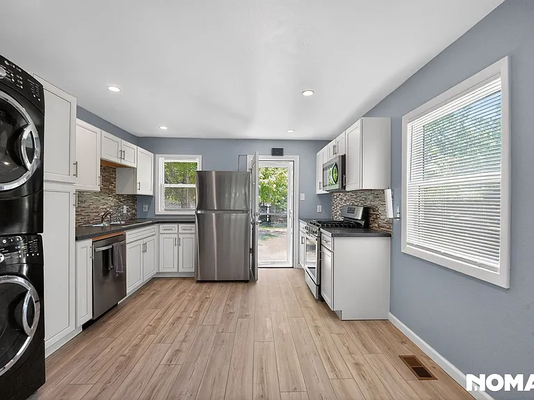 2520 S Knox Ct — Photo 16