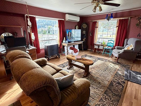 4th image of 1009 Fir Ave