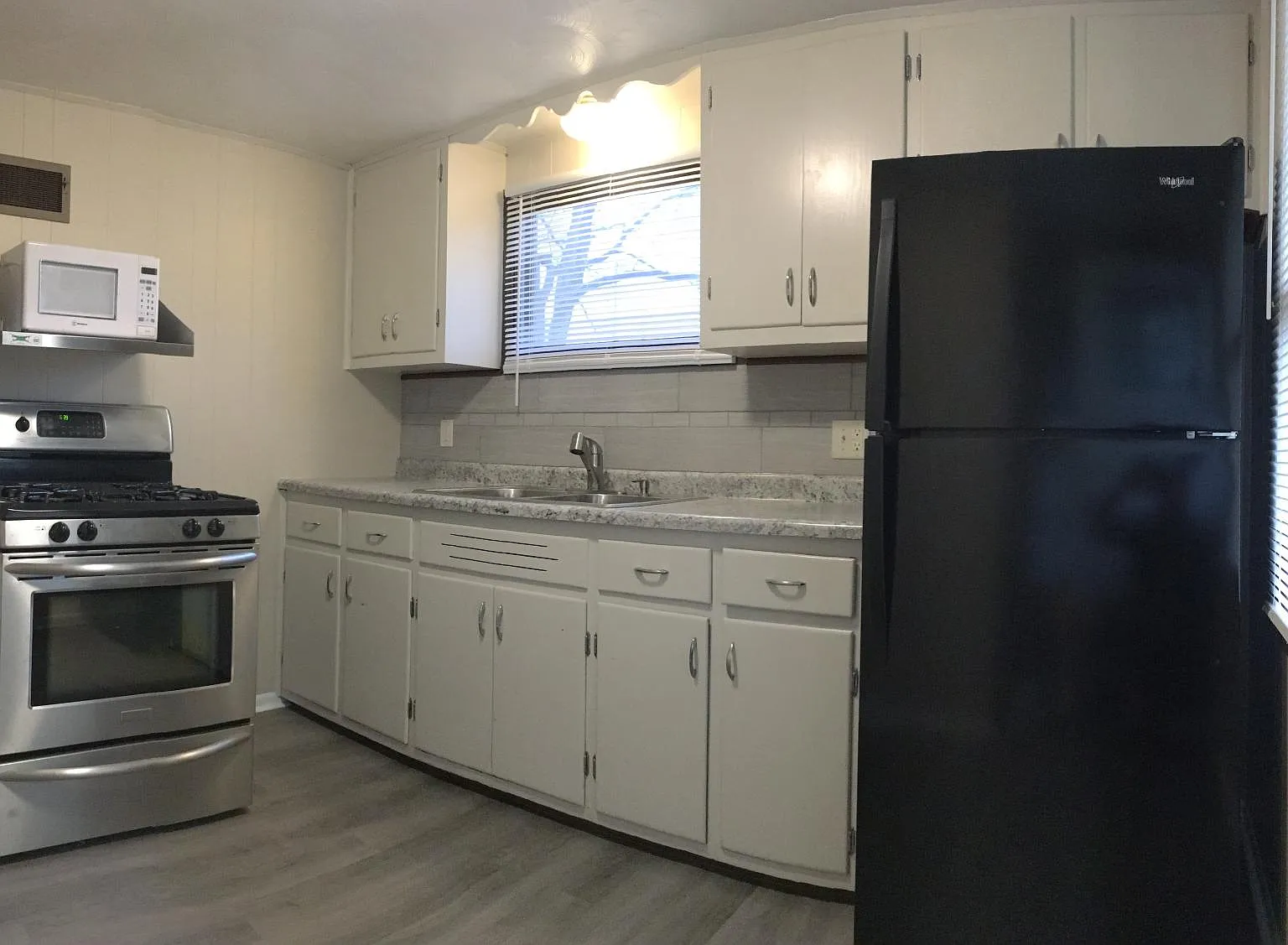 2 bed, 690 sqft, $1,200 — Photo 1
