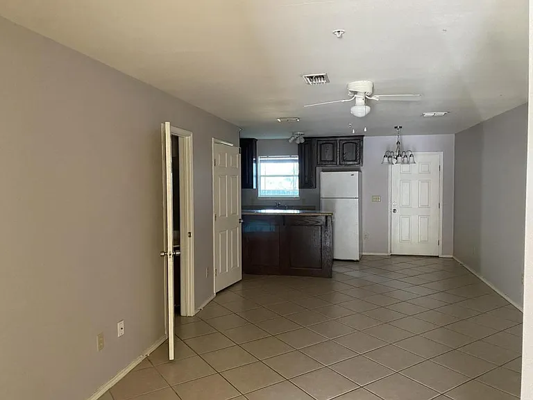403 S 48th St — Photo 2