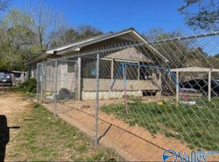 1702 Hooks Lake Rd, Gadsden, AL 35901