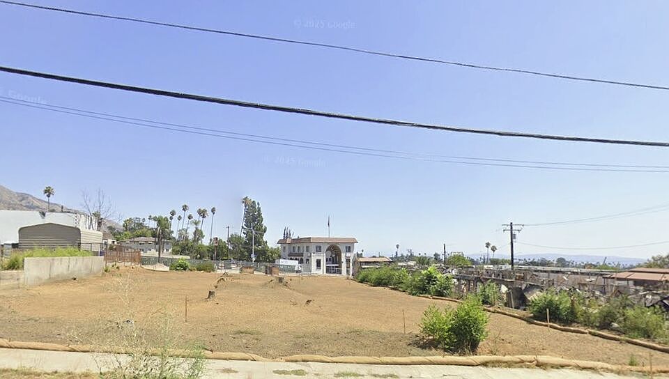 1st image of 2548 El Molino Ave
