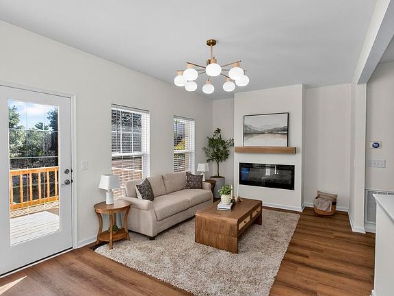 4th image of 640 Huffine Manor Cir