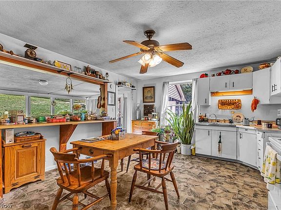 5th image of 365 Rhinehart Rd