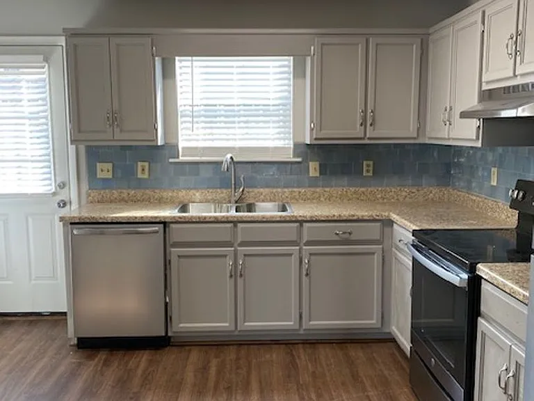 41 Carriage Ln #1-8 — Photo 3