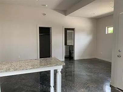 306 S Oak St #C — Photo 8