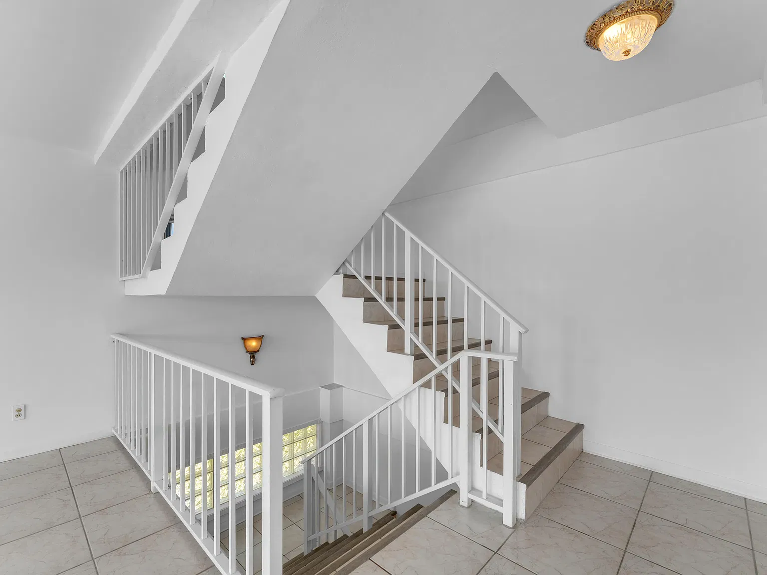 3 bed, 3.0 bath, 2030 sqft, $5,000 — Photo 4