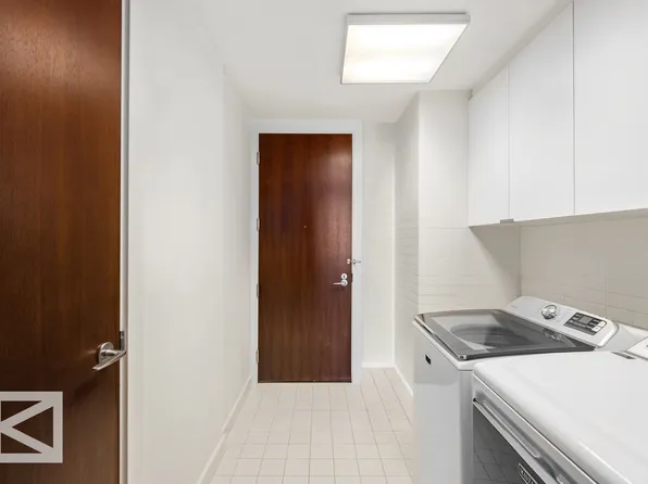 350 West Broadway image 24 of 29