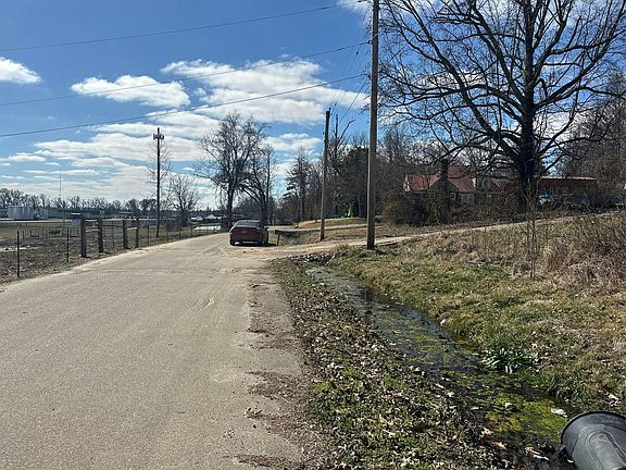 5th image of 604 Worley Rd