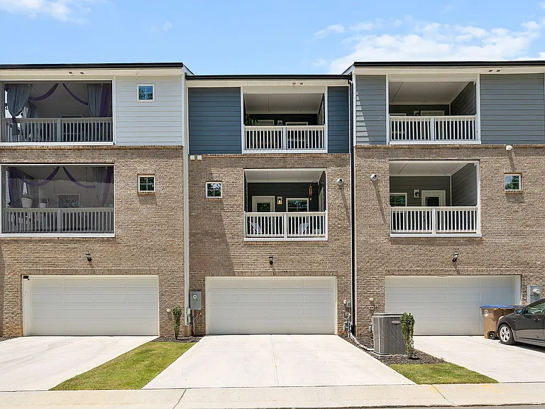 1127 Breadsell Ln — Photo 3