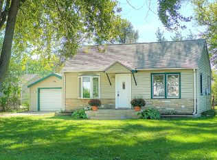 247 Winona Dr, Machesney Park, IL 61115