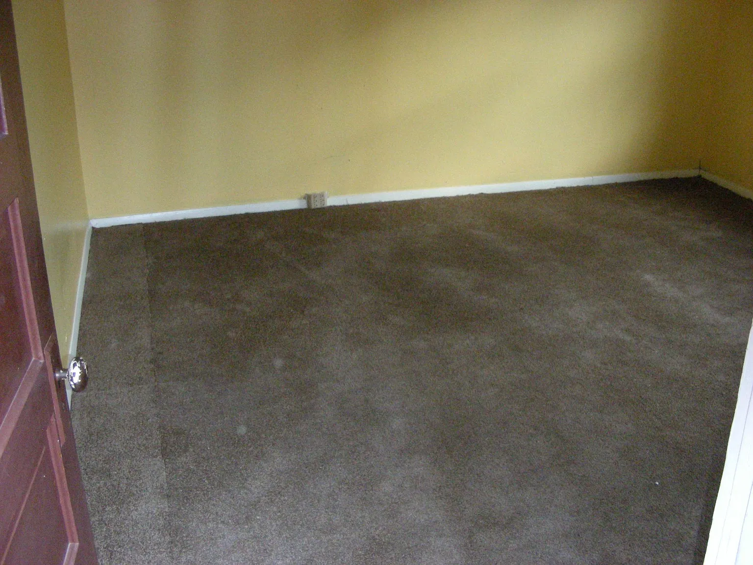 427 Rosecroft Ter — Photo 2