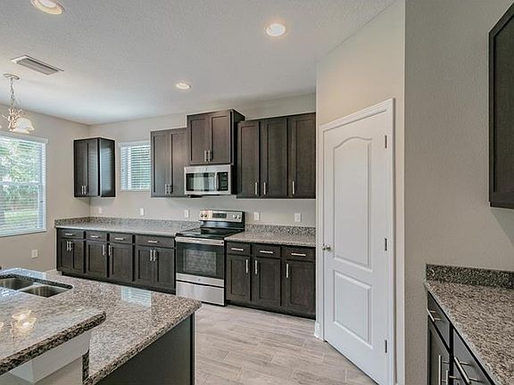 5th image of 2610 Bayside Dr S