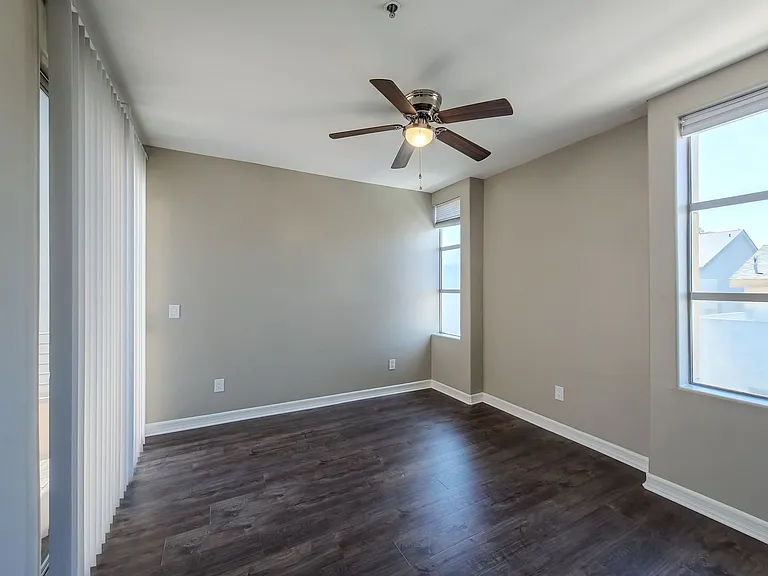 5237 Willowcrest Ave — Photo 14