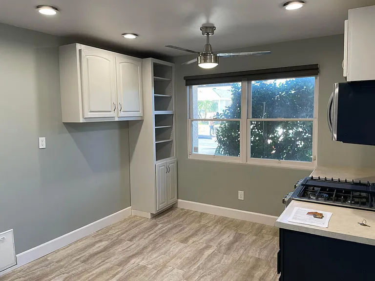 2875 Baily Ave — Photo 8