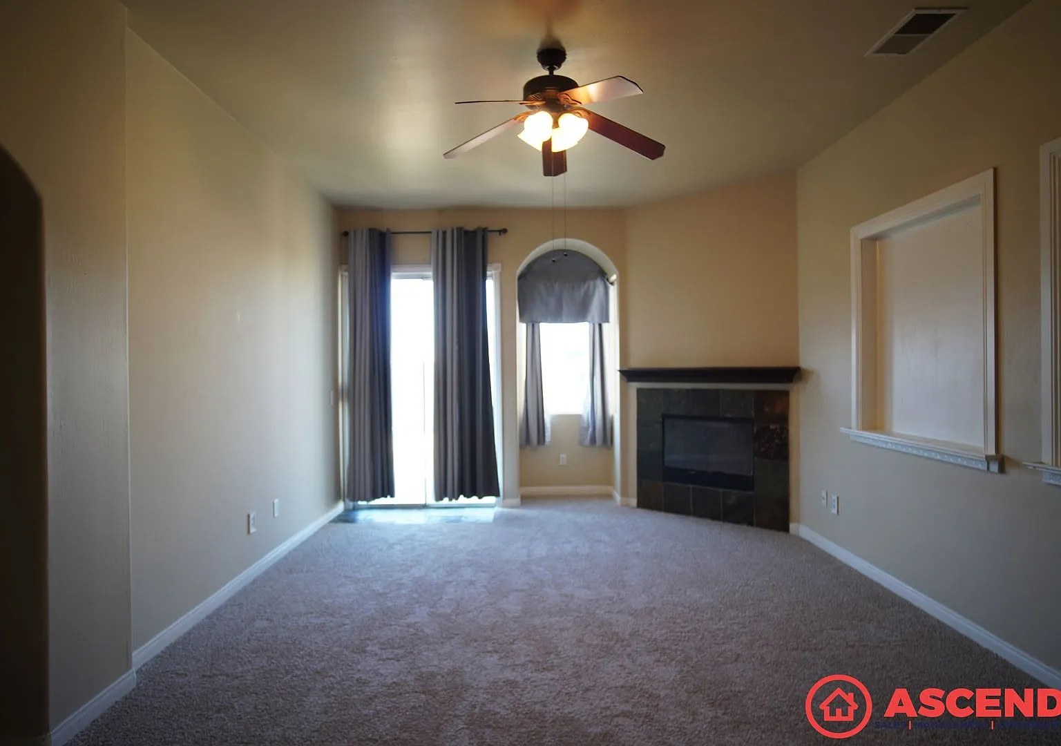 Charming 3-Bedroom Home! — Photo 4