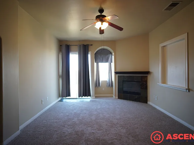5305 Pine Grove Ct — Photo 4