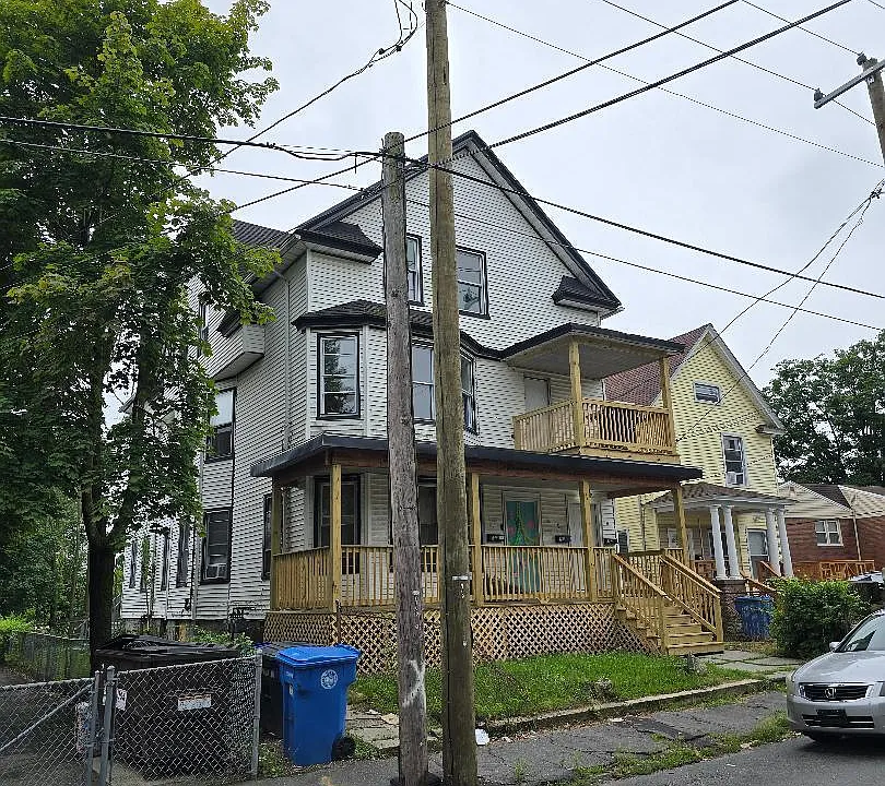 9 Woodlawn Ter #2
